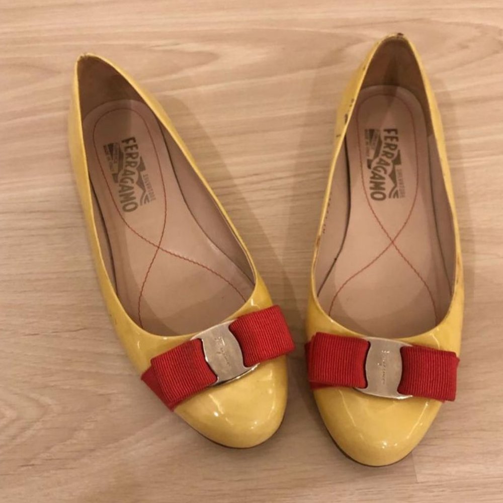 Auth Salvatore Ferragamo Patent Leather Bow Flats
